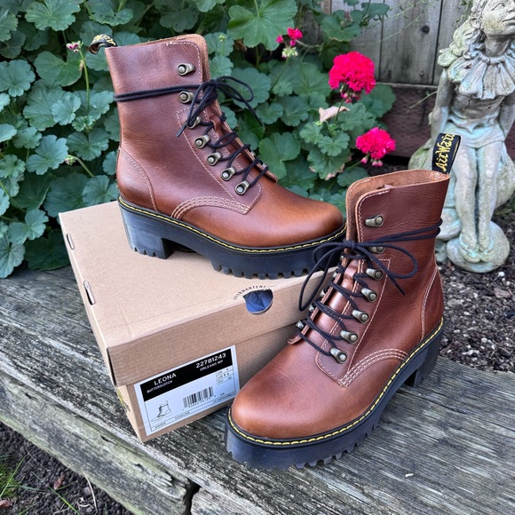 Dr Martens Leona Butterscotch Platform Boots Women's 8 US / 6 UK New in Box
